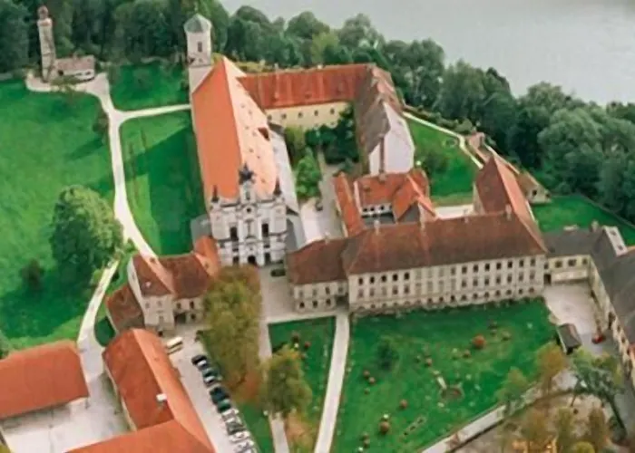 Klostergasthof Raitenhaslach Hotel