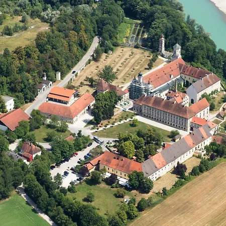 Hotel Klostergasthof Raitenhaslach 4*