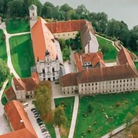 Klostergasthof Raitenhaslach Hotel